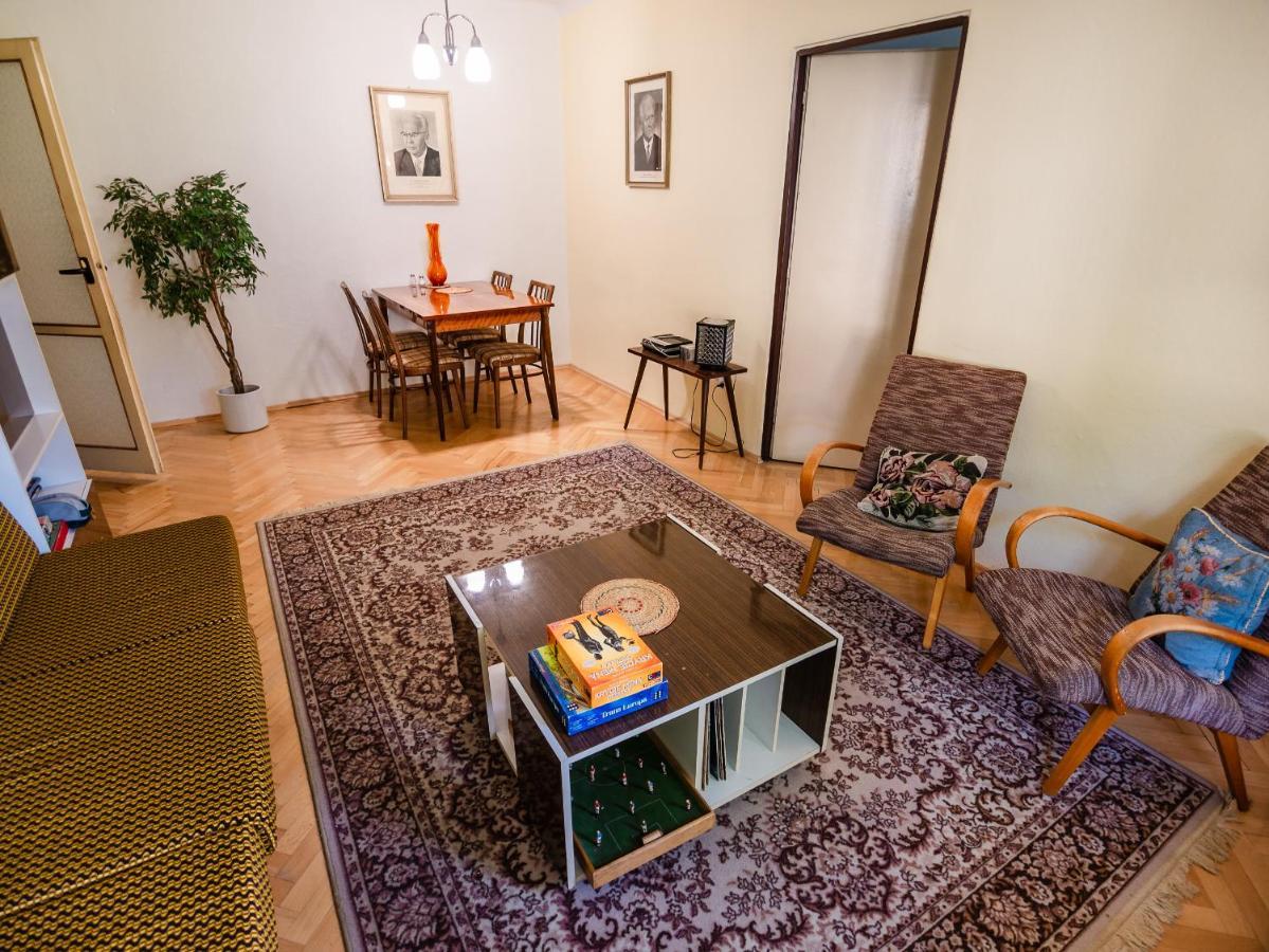 Retro Apartment Brezno Luaran gambar